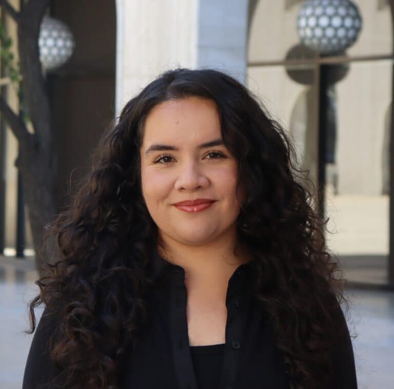 Headshot of Daisy Santiago